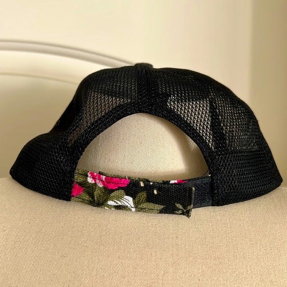 New / Floral & Black Ball Cap / Adjustable - Picture 6 of 9